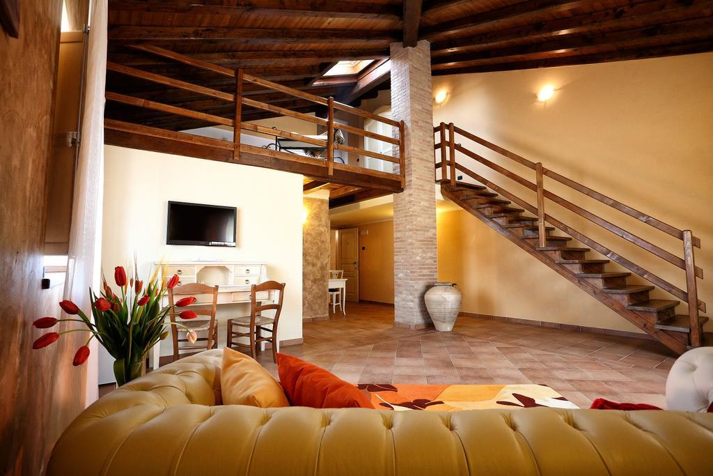 Agriturismo Creta Rossa Torre di Ruggiero Exterior photo